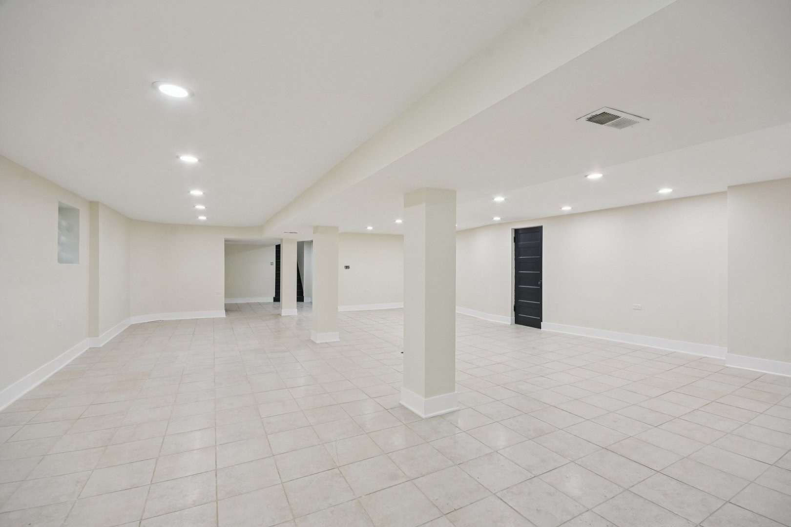 8153 S Champlain Avenue, Chicago, IL 60619