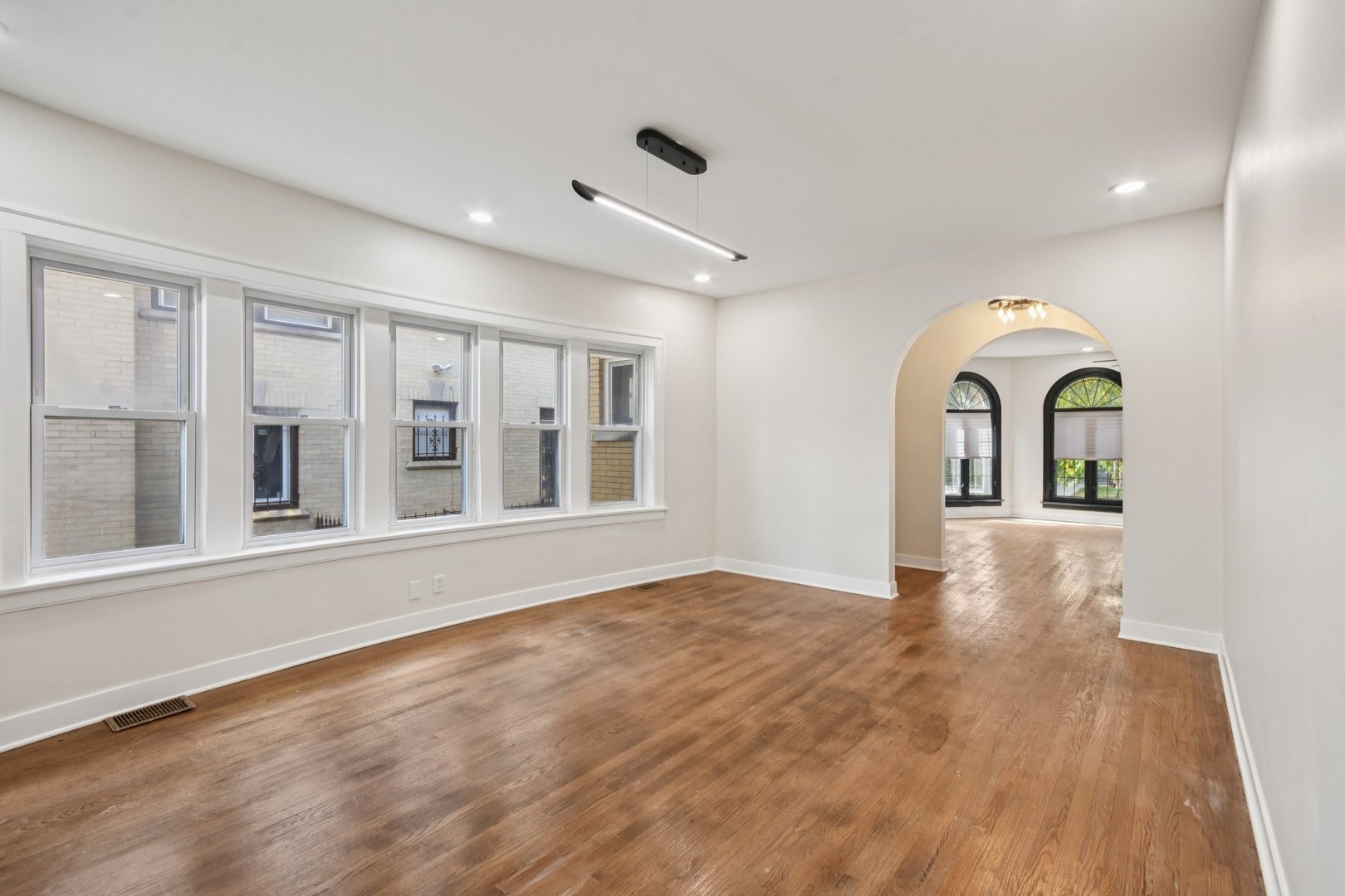 8153 S Champlain Avenue, Chicago, IL 60619