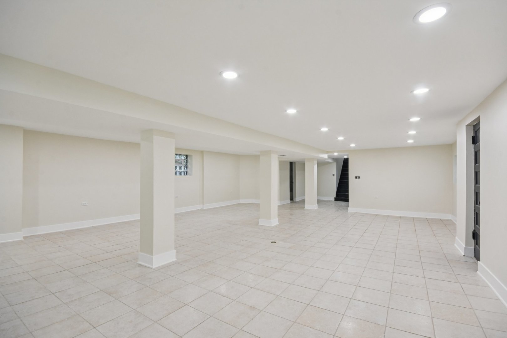 8153 S Champlain Avenue, Chicago, IL 60619