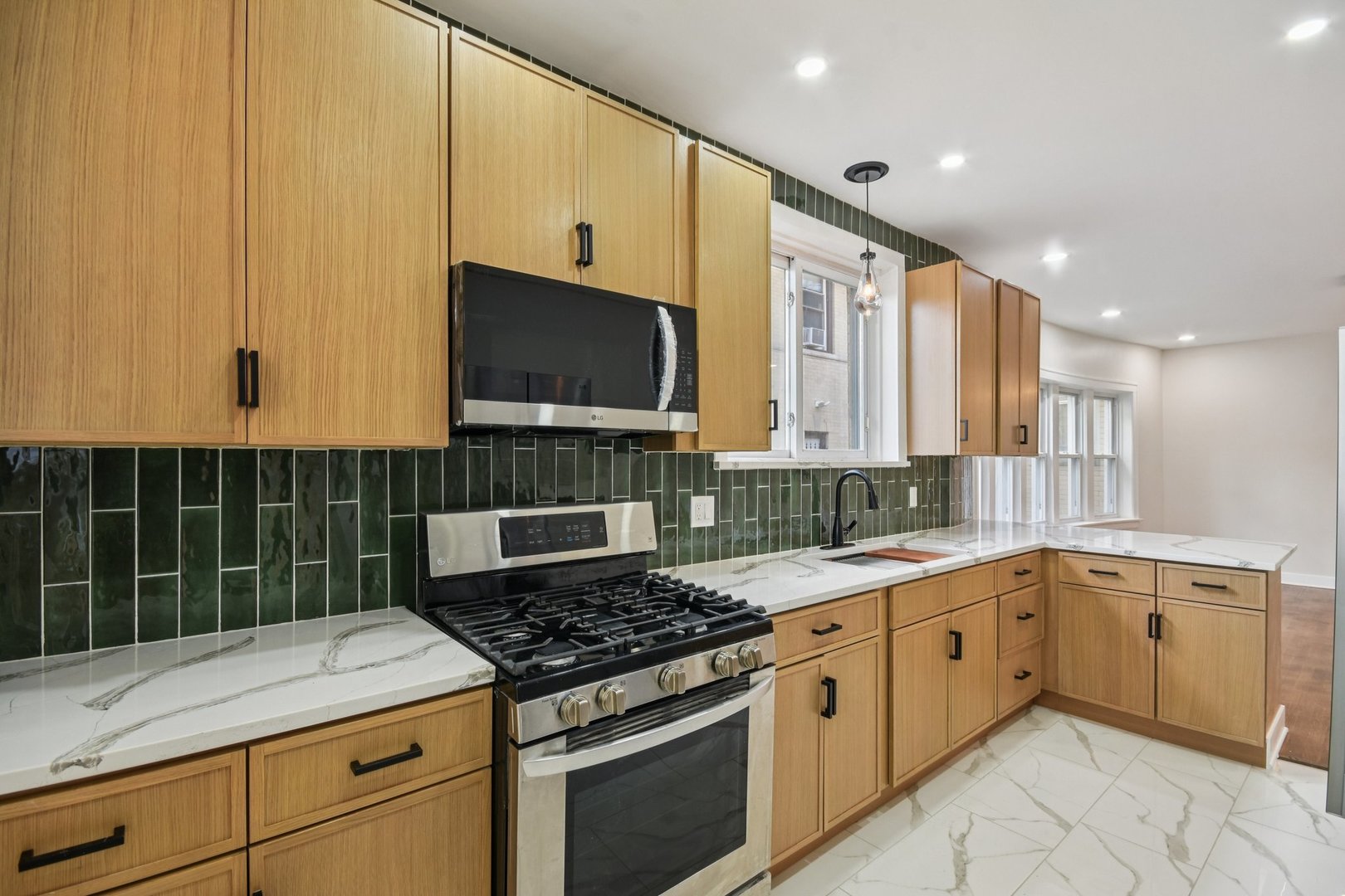 8153 S Champlain Avenue, Chicago, IL 60619