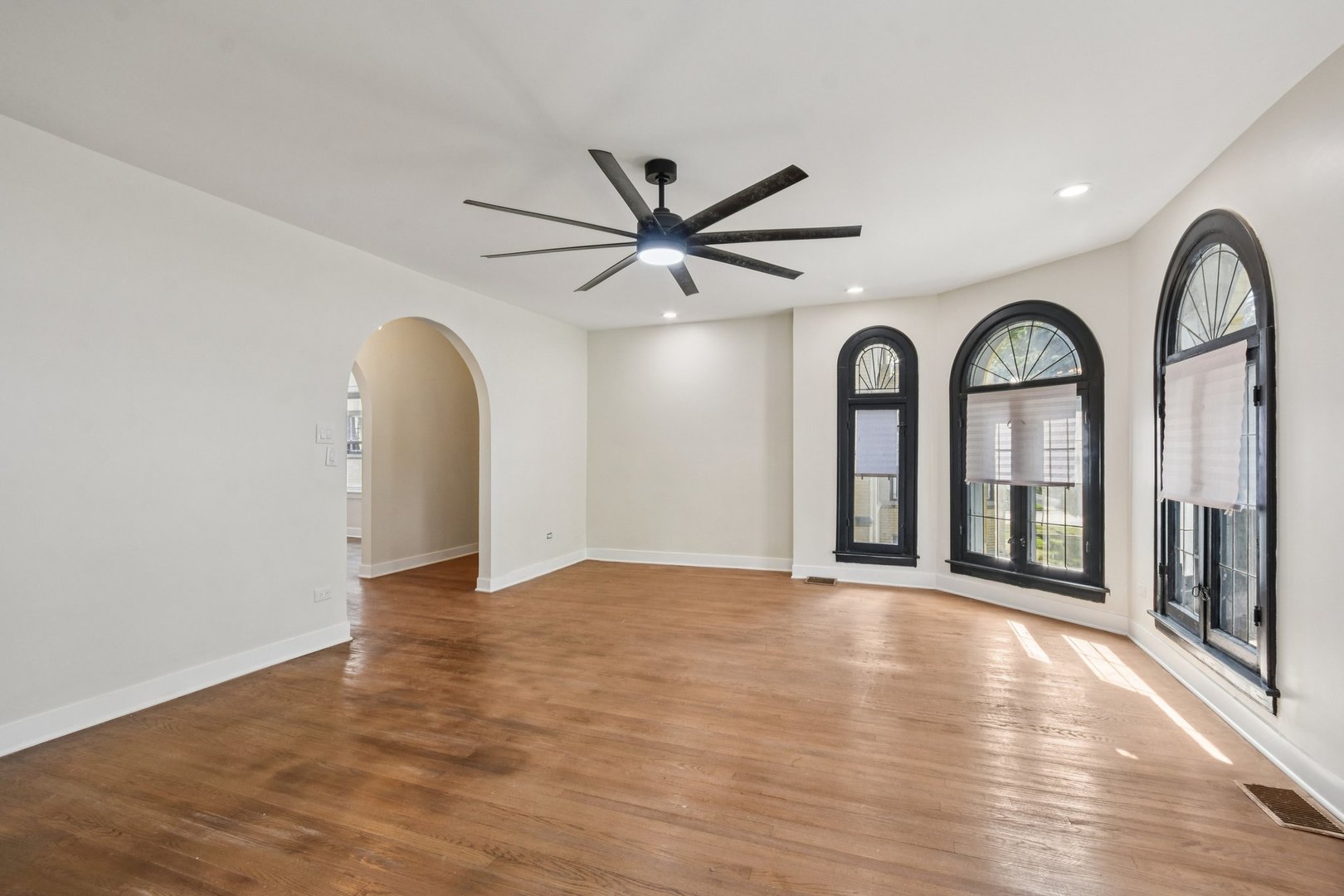 8153 S Champlain Avenue, Chicago, IL 60619