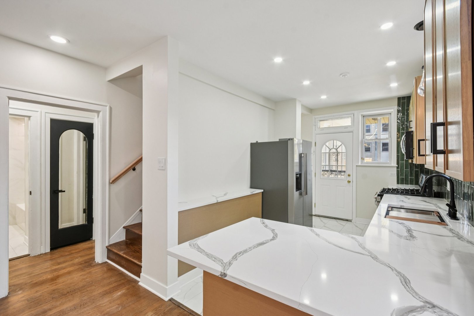 8153 S Champlain Avenue, Chicago, IL 60619