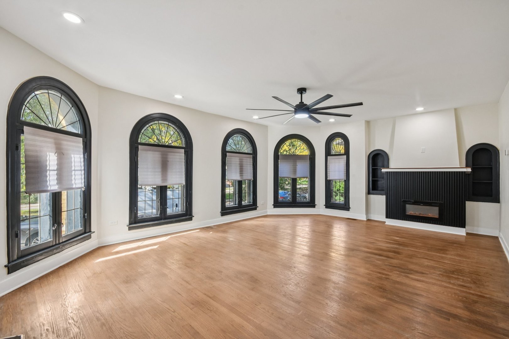 8153 S Champlain Avenue, Chicago, IL 60619