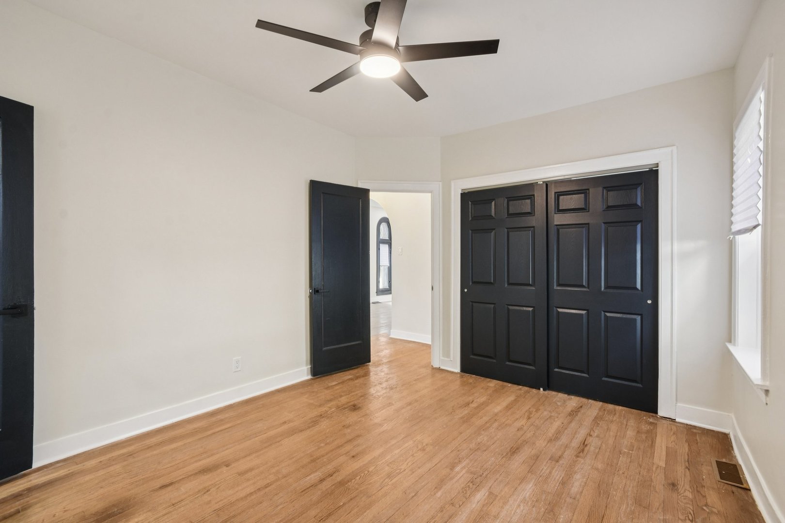 8153 S Champlain Avenue, Chicago, IL 60619