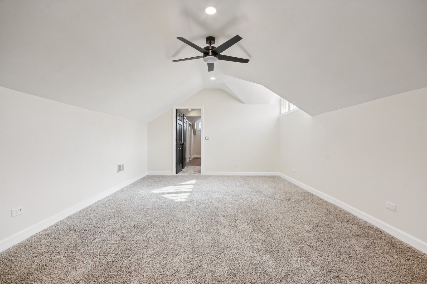 8153 S Champlain Avenue, Chicago, IL 60619