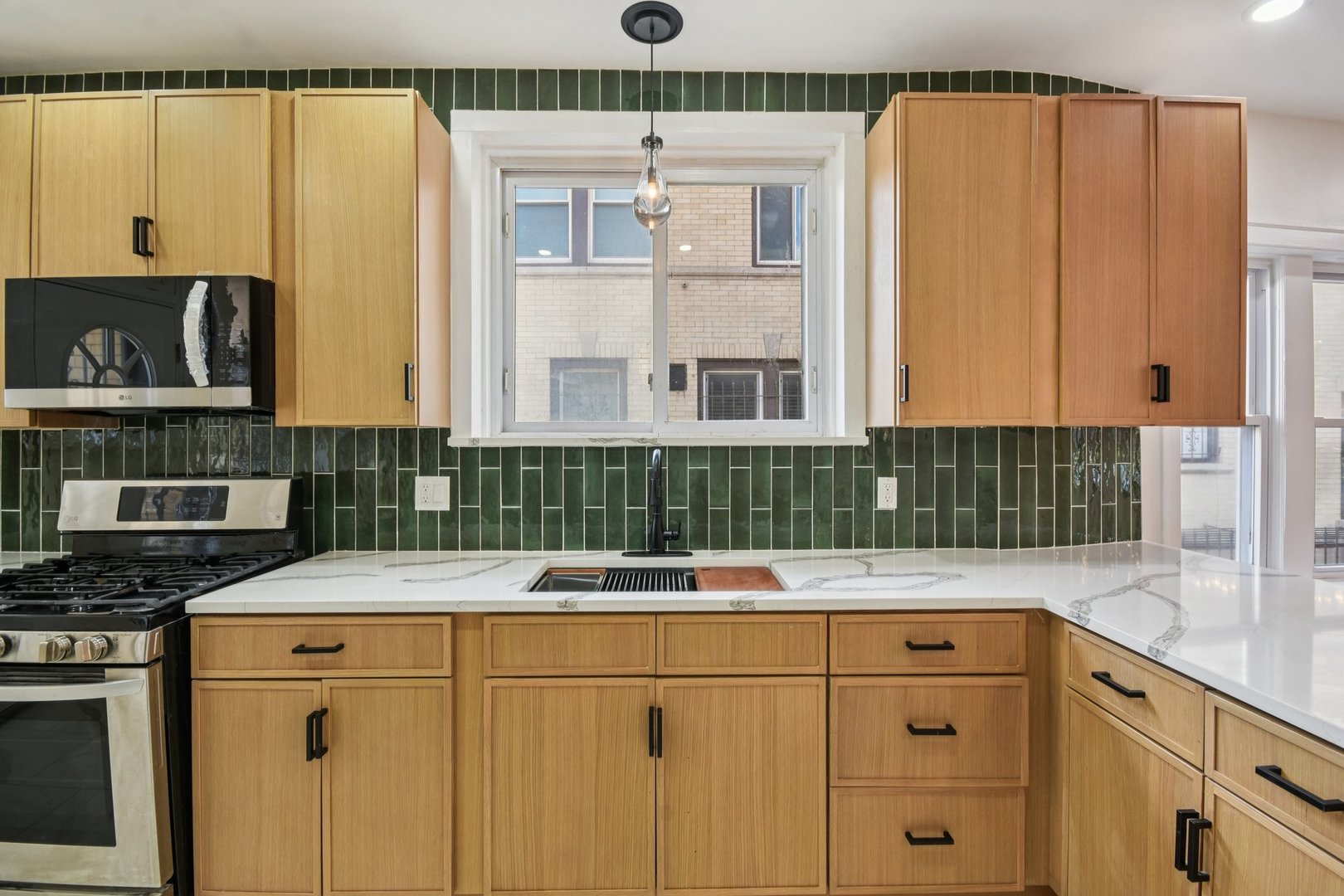 8153 S Champlain Avenue, Chicago, IL 60619