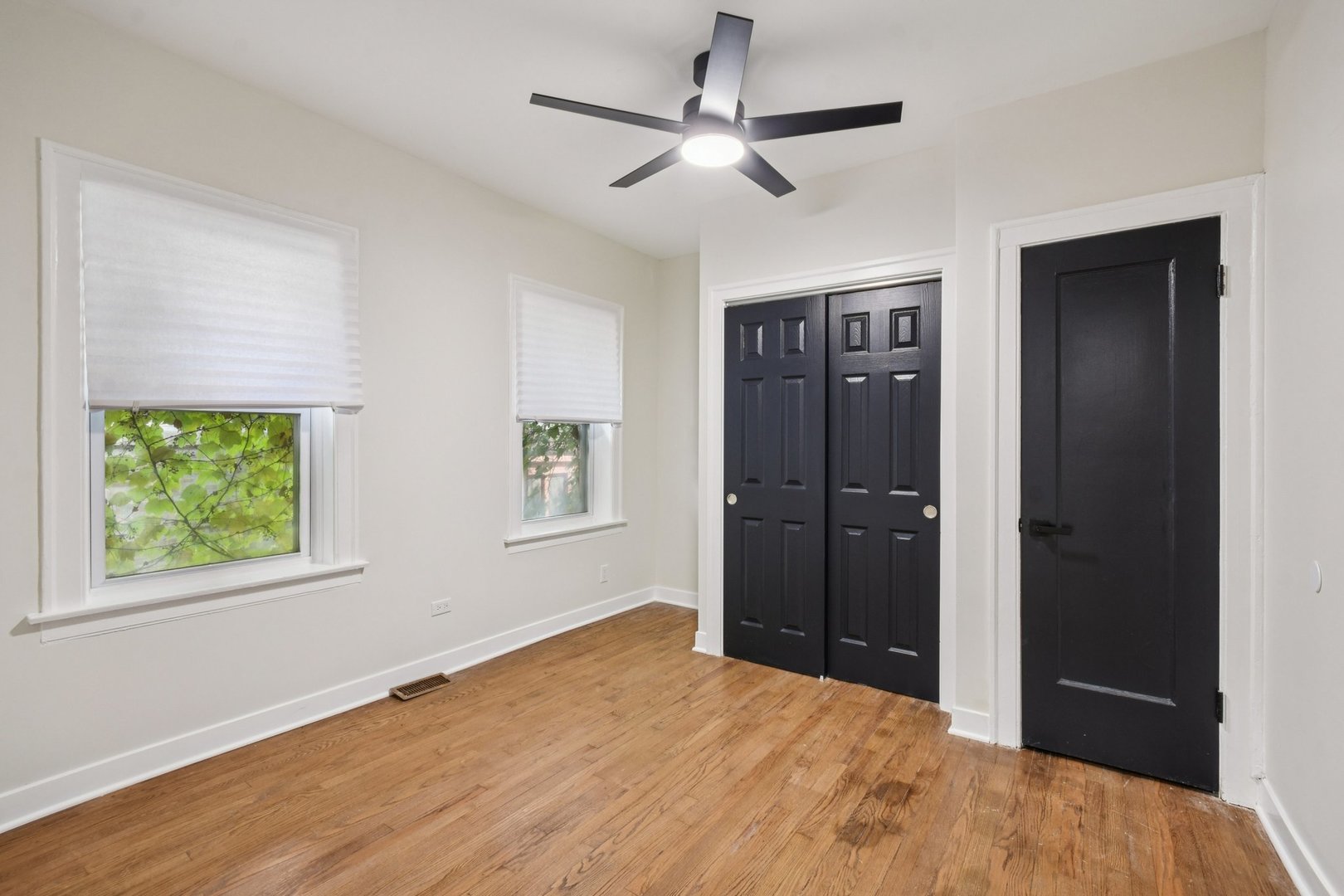 8153 S Champlain Avenue, Chicago, IL 60619