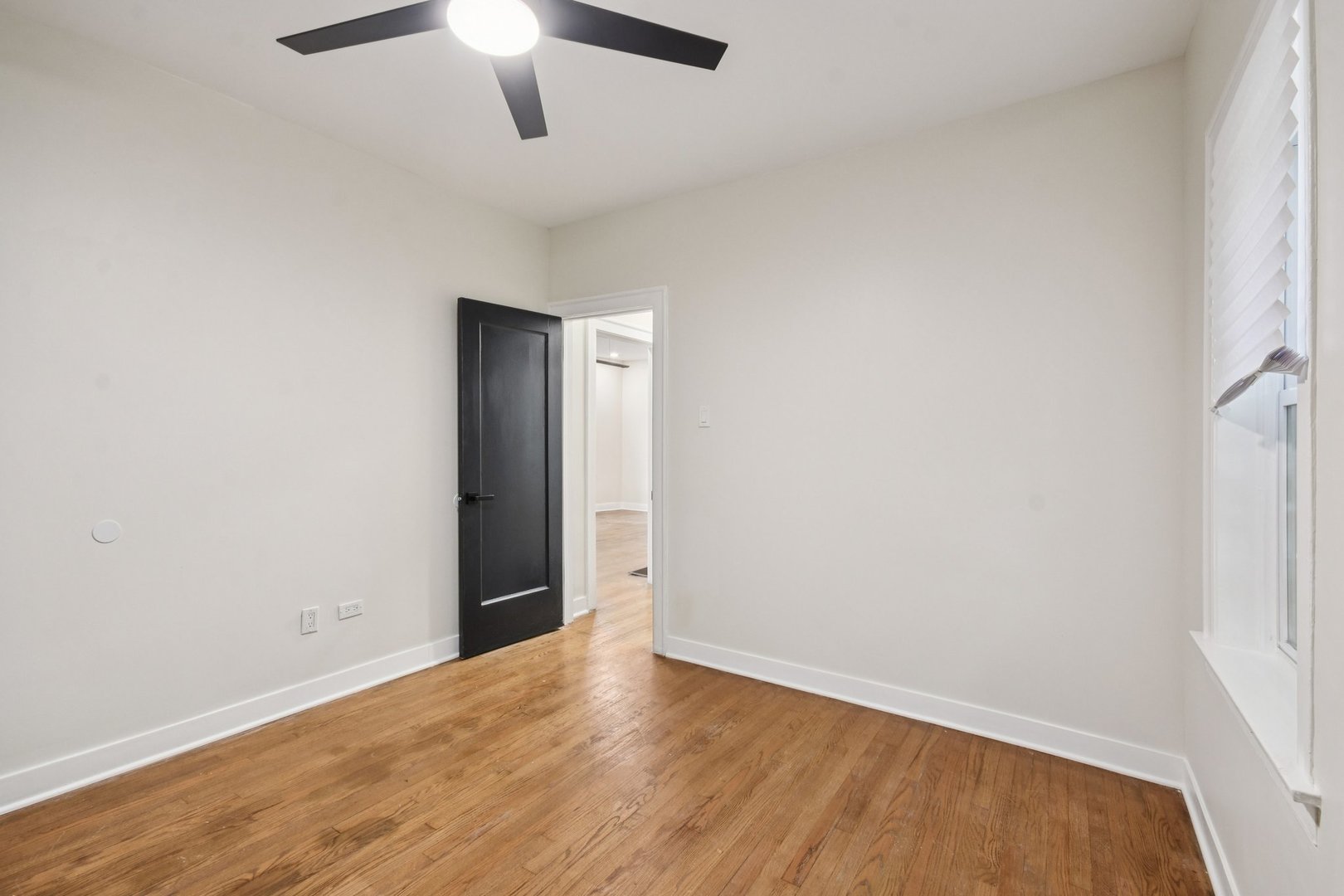 8153 S Champlain Avenue, Chicago, IL 60619