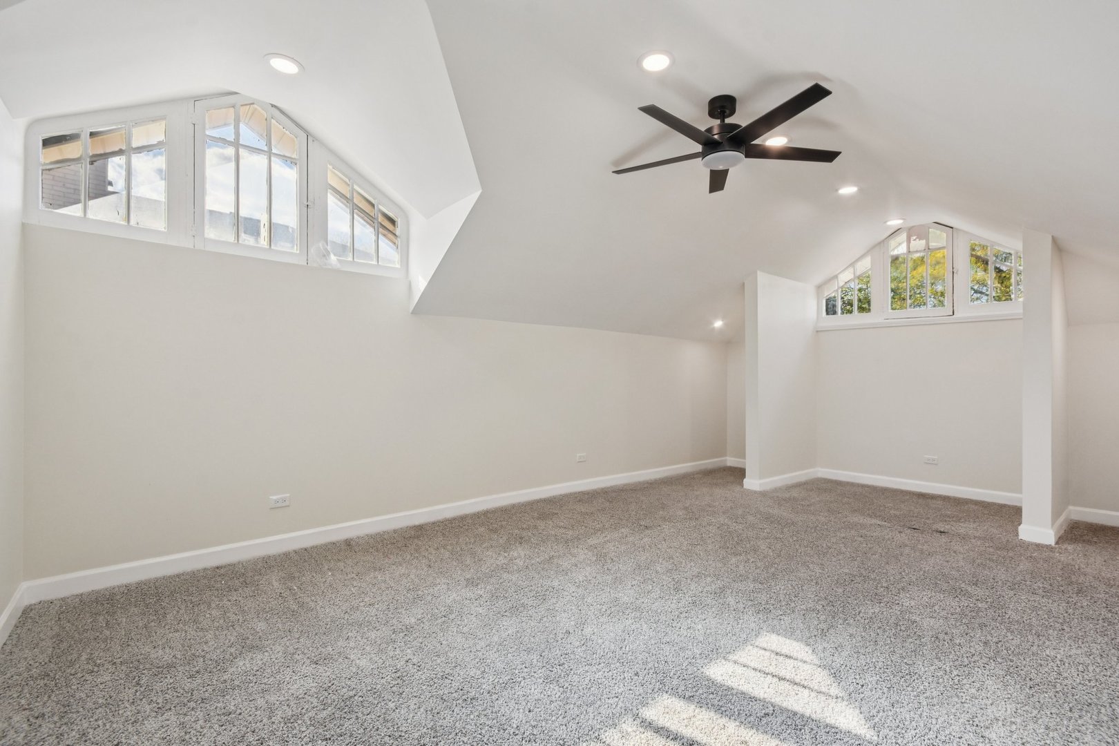 8153 S Champlain Avenue, Chicago, IL 60619