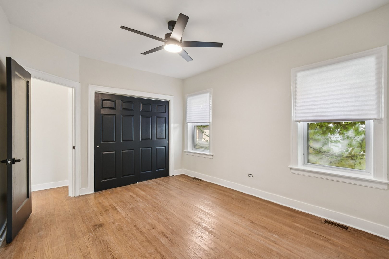 8153 S Champlain Avenue, Chicago, IL 60619