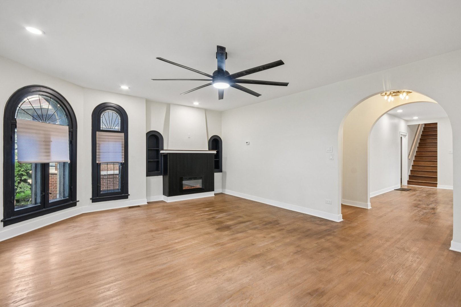 8153 S Champlain Avenue, Chicago, IL 60619