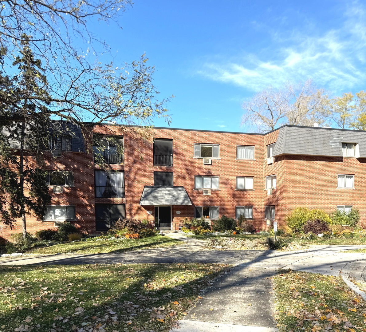 230 Duane Street #3A, Glen Ellyn, IL 60137