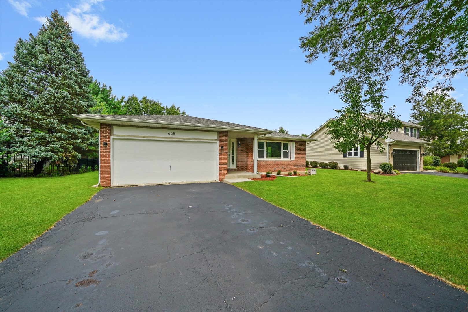 1668 Hidden Valley Drive, Bolingbrook, IL 60490