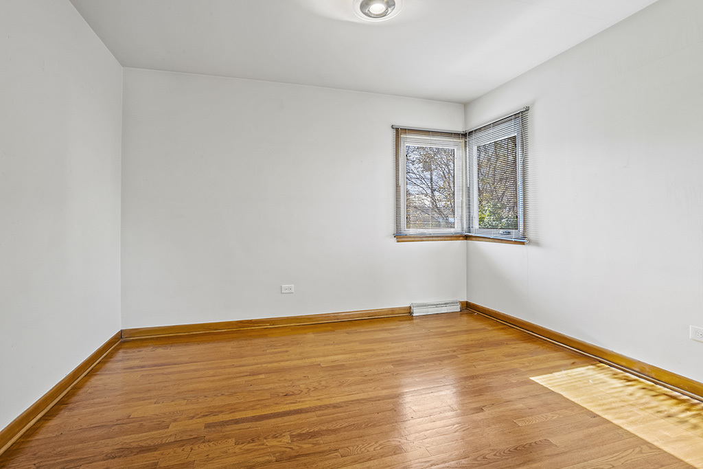 9716 S Harding Avenue, Evergreen Park, IL 60805