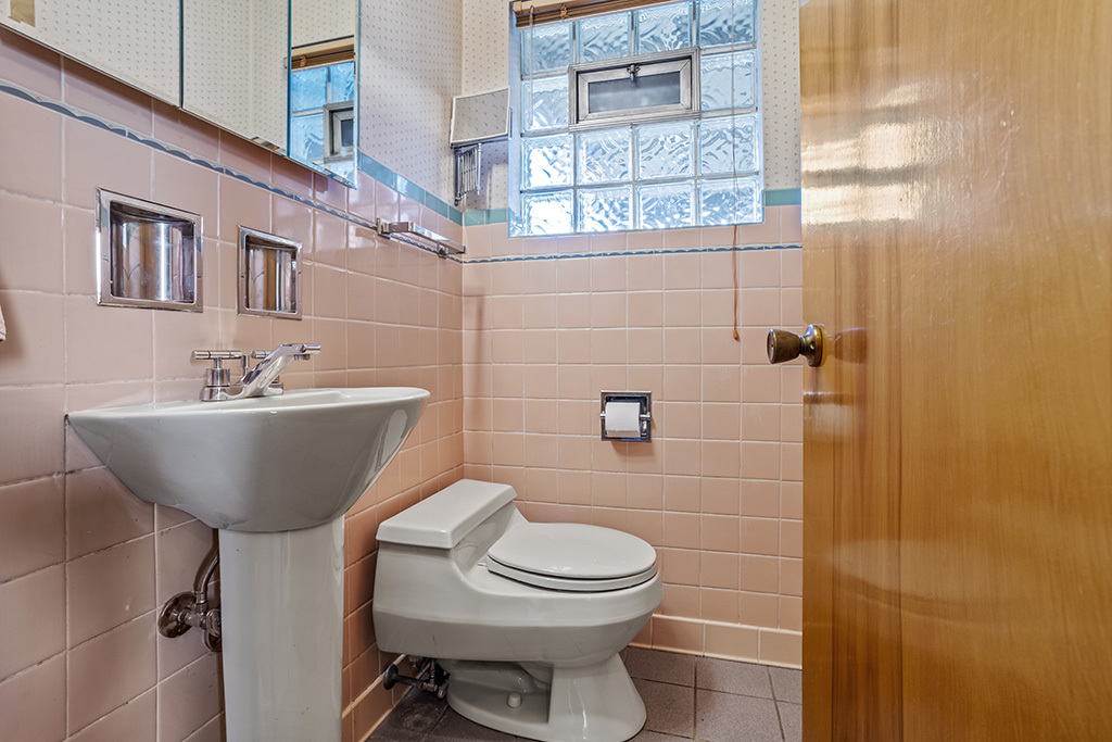 9716 S Harding Avenue, Evergreen Park, IL 60805