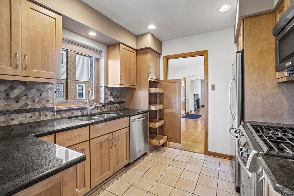 9716 S Harding Avenue, Evergreen Park, IL 60805