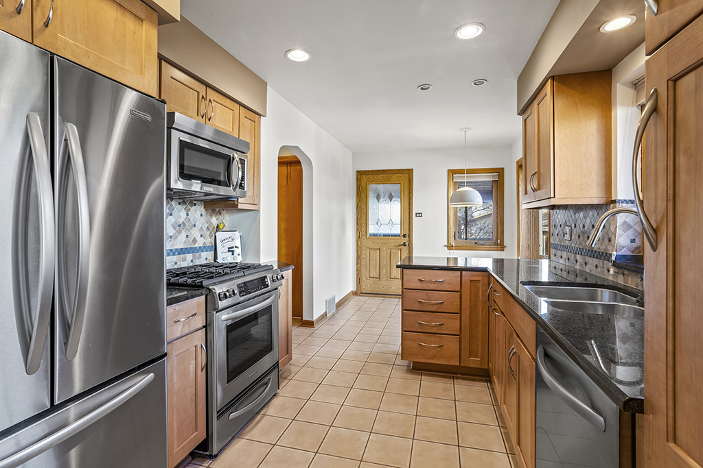 9716 S Harding Avenue, Evergreen Park, IL 60805