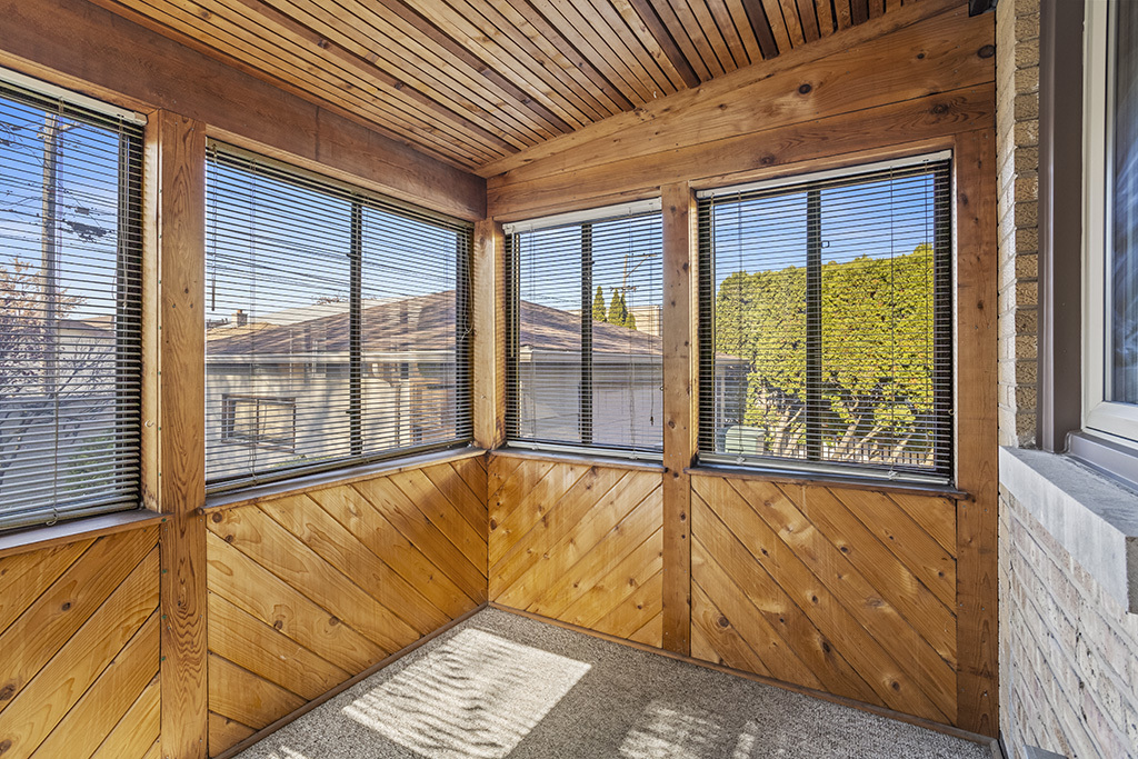 9716 S Harding Avenue, Evergreen Park, IL 60805