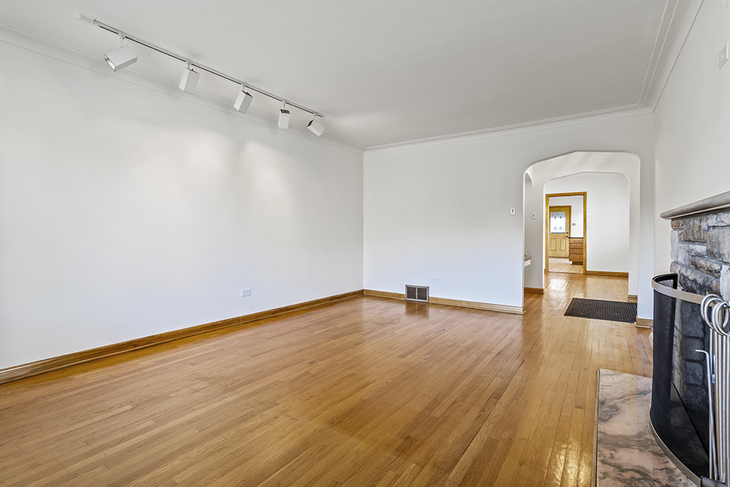 9716 S Harding Avenue, Evergreen Park, IL 60805