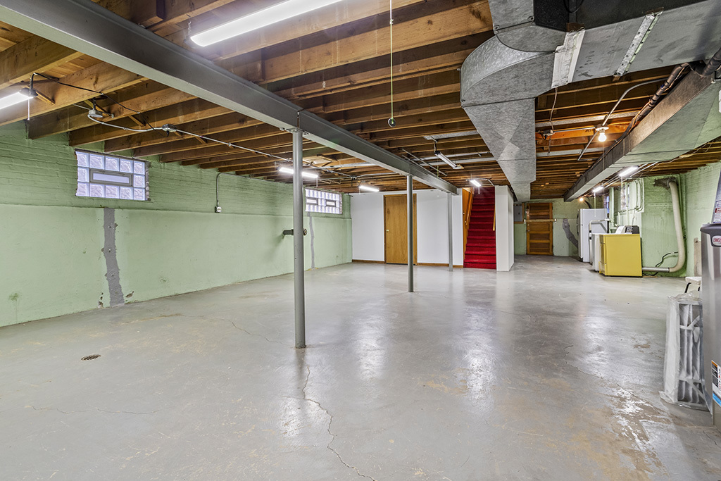 9716 S Harding Avenue, Evergreen Park, IL 60805