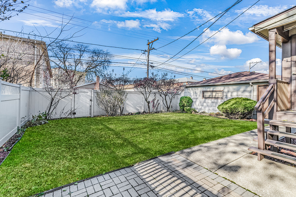 9716 S Harding Avenue, Evergreen Park, IL 60805