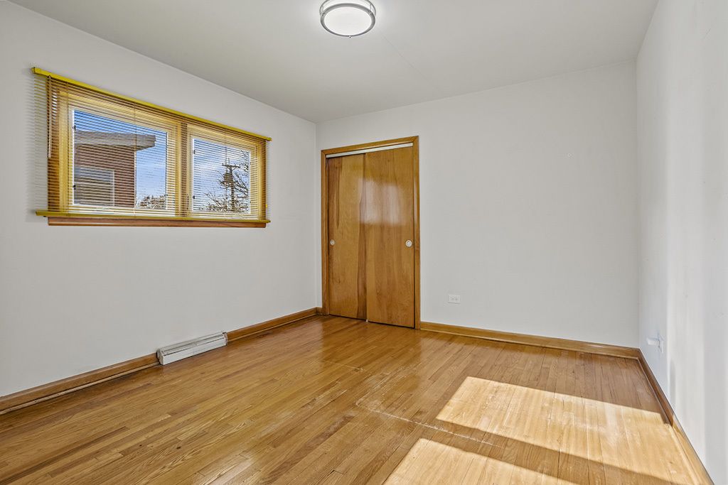 9716 S Harding Avenue, Evergreen Park, IL 60805