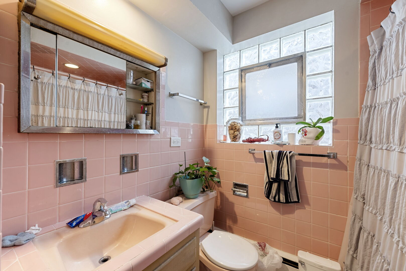 5706 N Saint Louis Avenue, Chicago, IL 60659