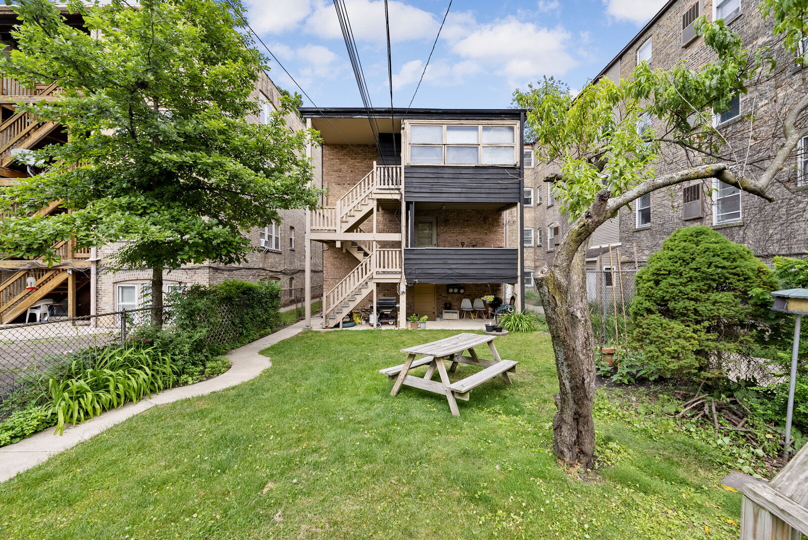 5706 N Saint Louis Avenue, Chicago, IL 60659