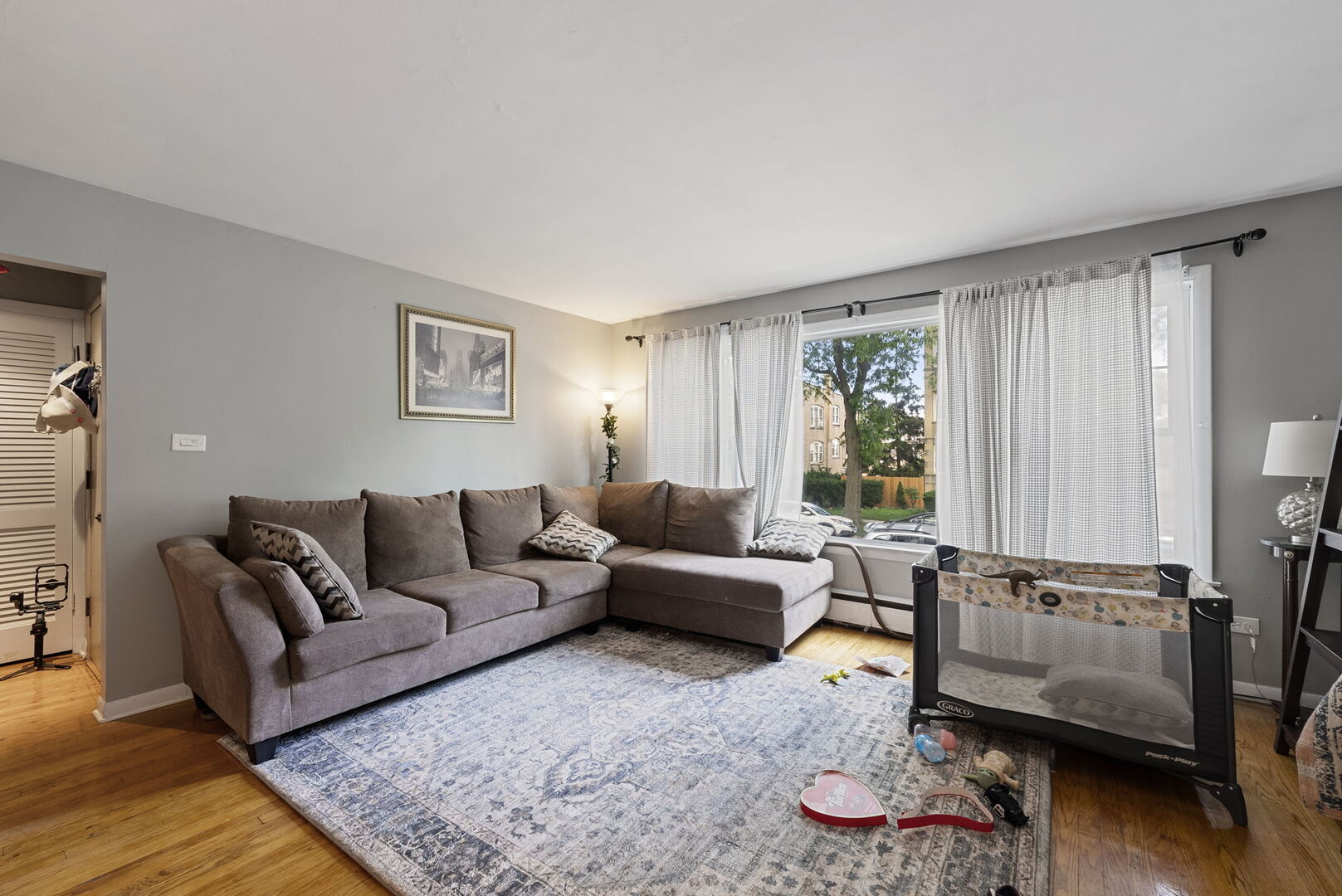 5706 N Saint Louis Avenue, Chicago, IL 60659