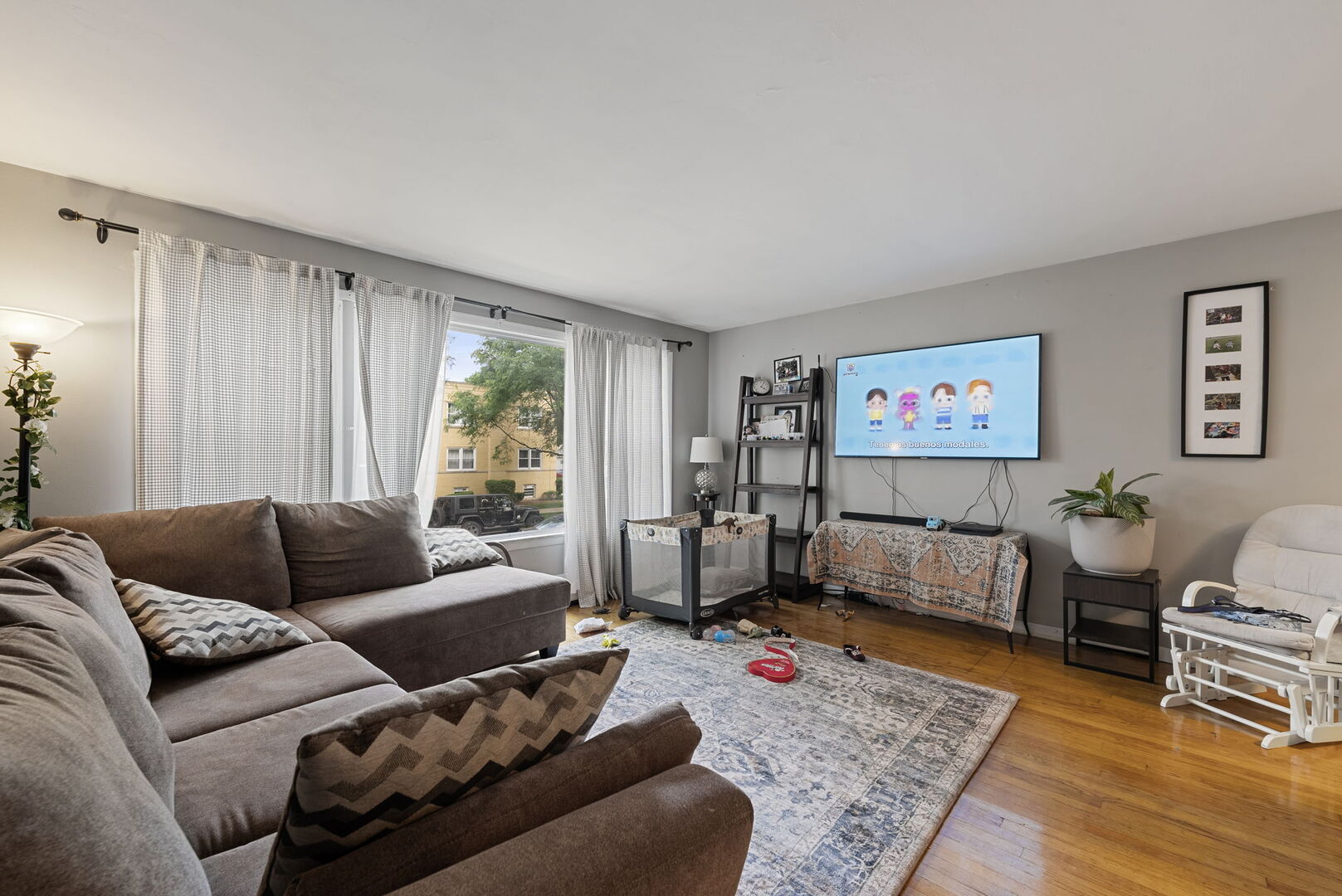 5706 N Saint Louis Avenue, Chicago, IL 60659