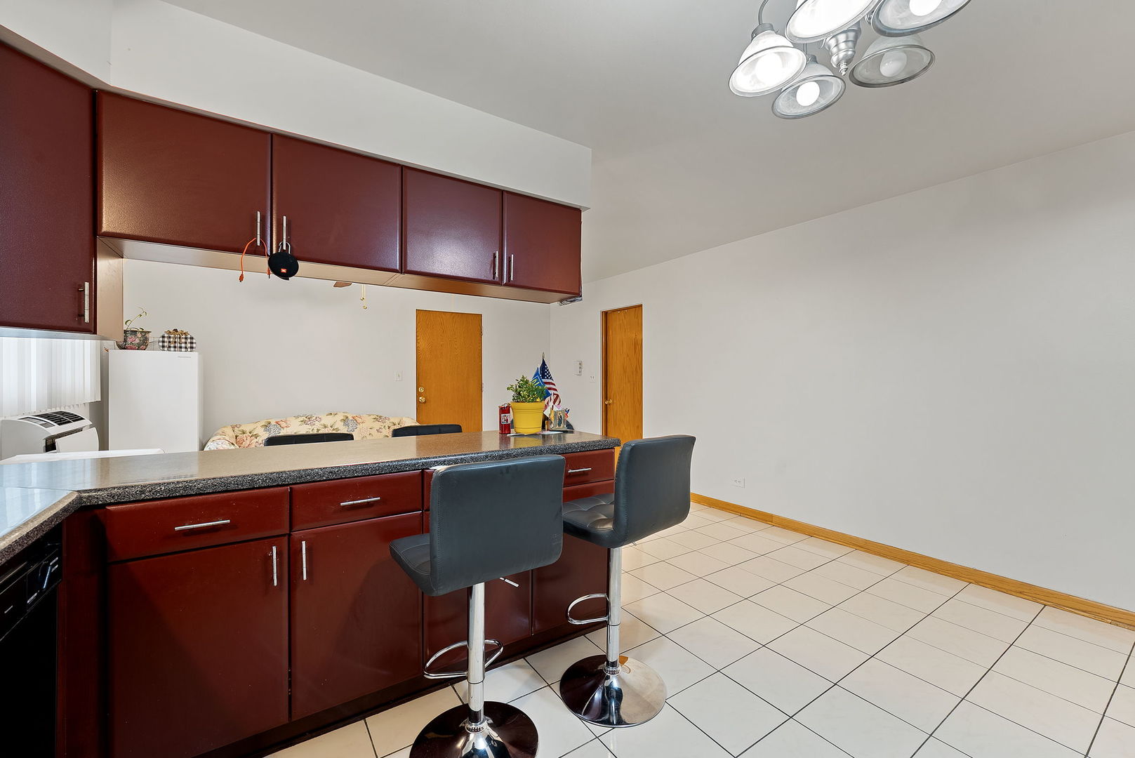 8729 W Summerdale Avenue, Chicago, IL 60656