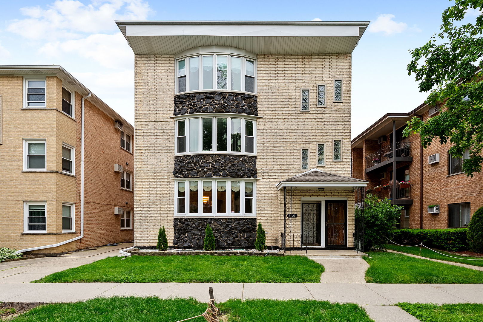 8729 W Summerdale Avenue, Chicago, IL 60656