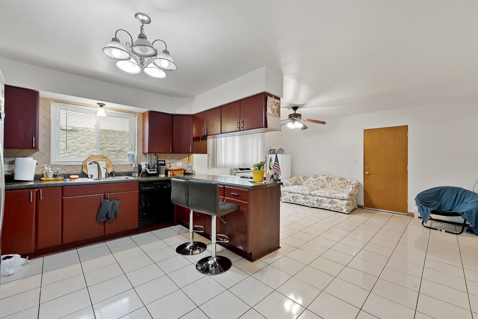 8729 W Summerdale Avenue, Chicago, IL 60656