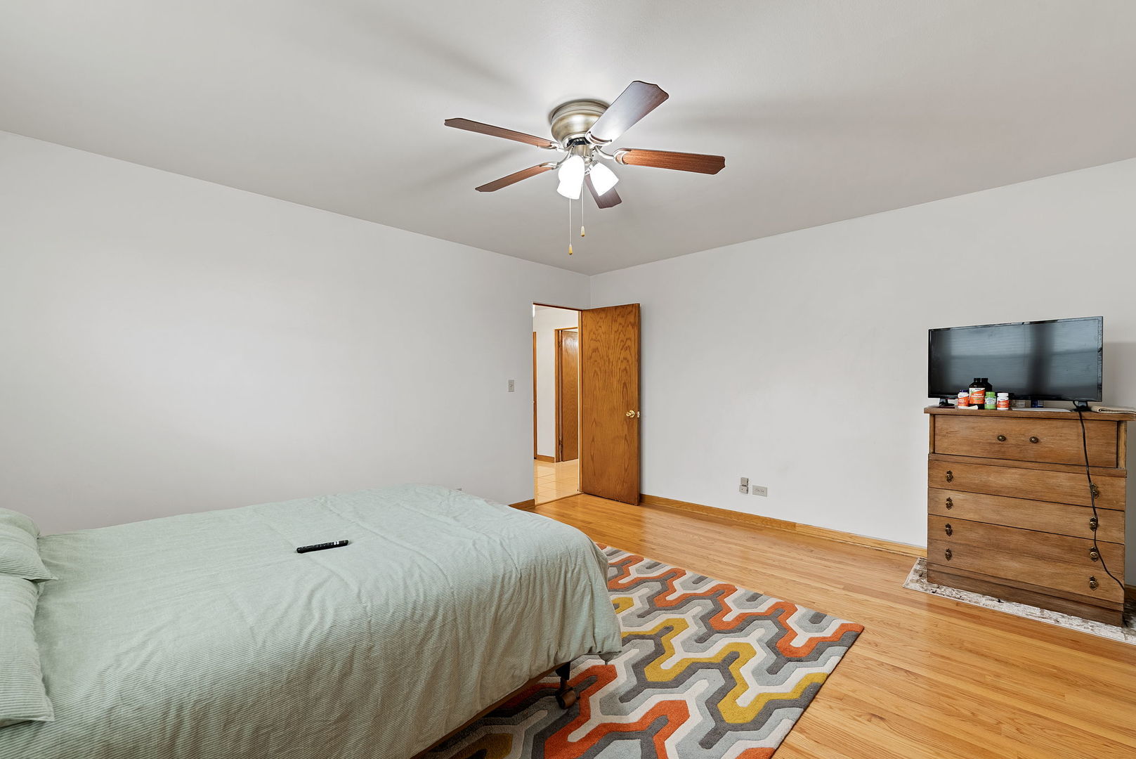 8729 W Summerdale Avenue, Chicago, IL 60656