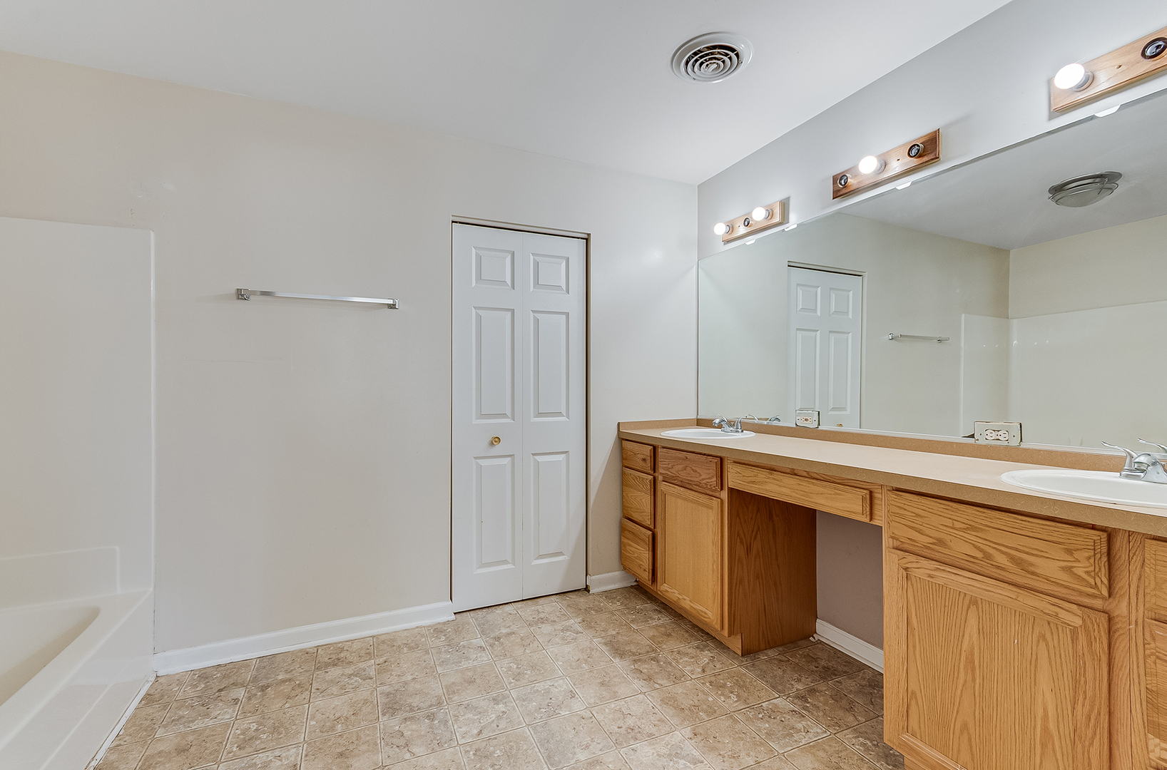 310 W Oak Street, Coal City, IL 60416