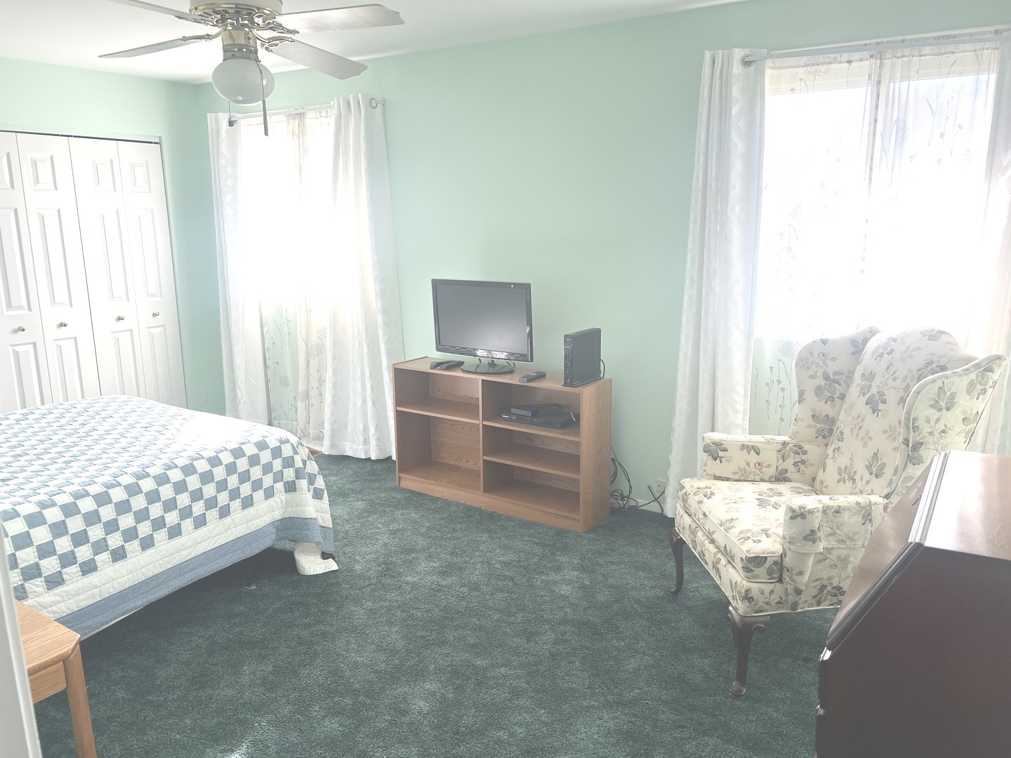 1038 Liskeard Court, Wheaton, IL 60189