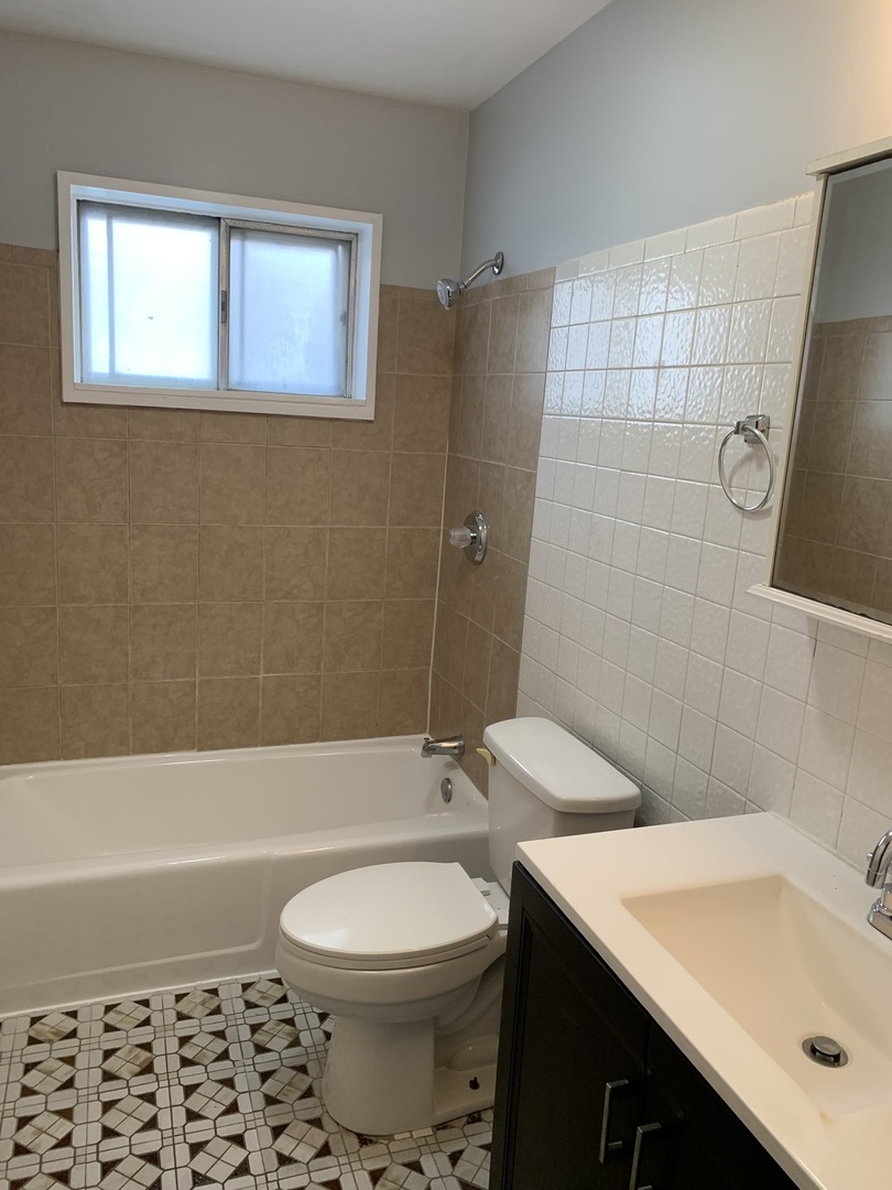 17335 Community Street, Lansing, IL 60438