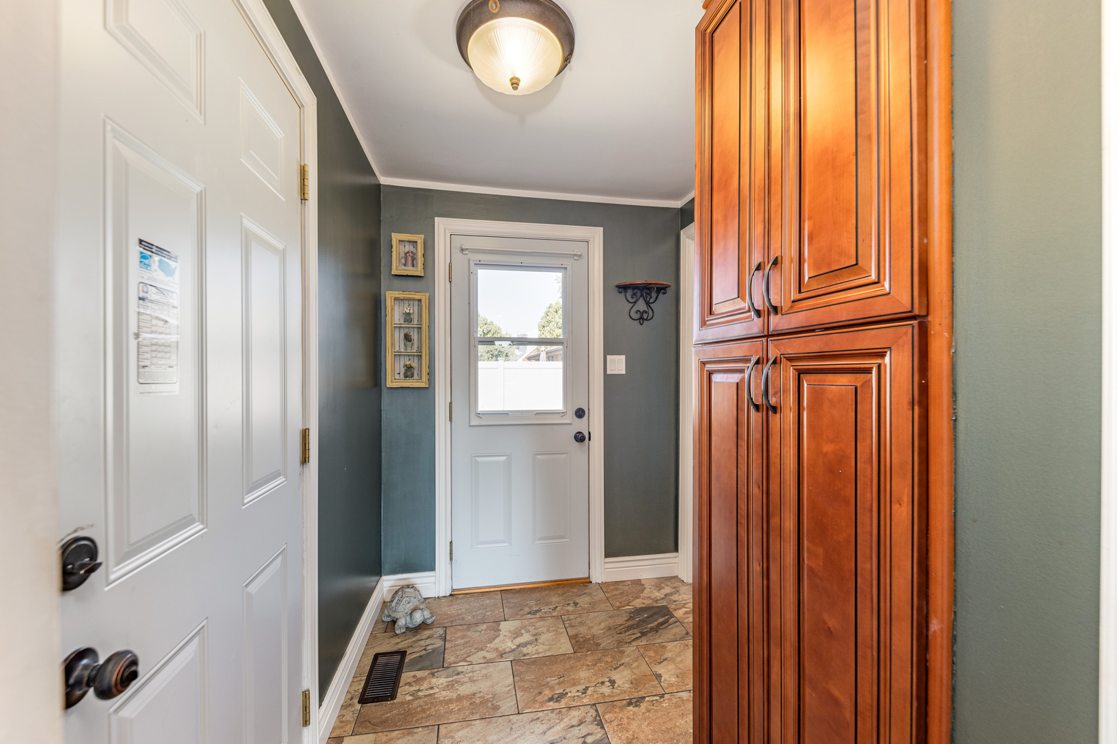 9236 Pembroke Lane, Bridgeview, IL 60455