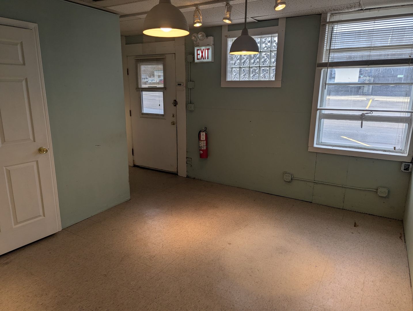 225 N NORTHWEST Highway, Palatine, IL 60067