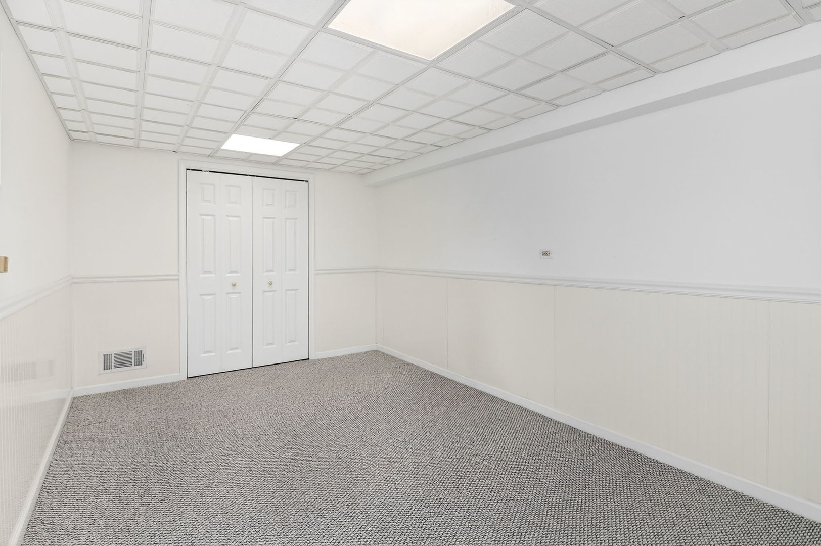 1628 Luther Avenue, Oakbrook Terrace, IL 60181