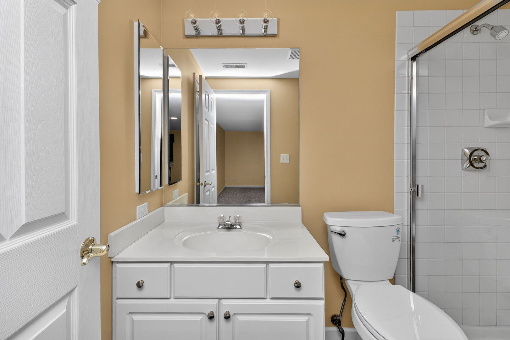 1628 Luther Avenue, Oakbrook Terrace, IL 60181