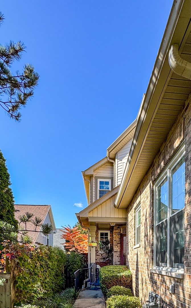 1628 Luther Avenue, Oakbrook Terrace, IL 60181