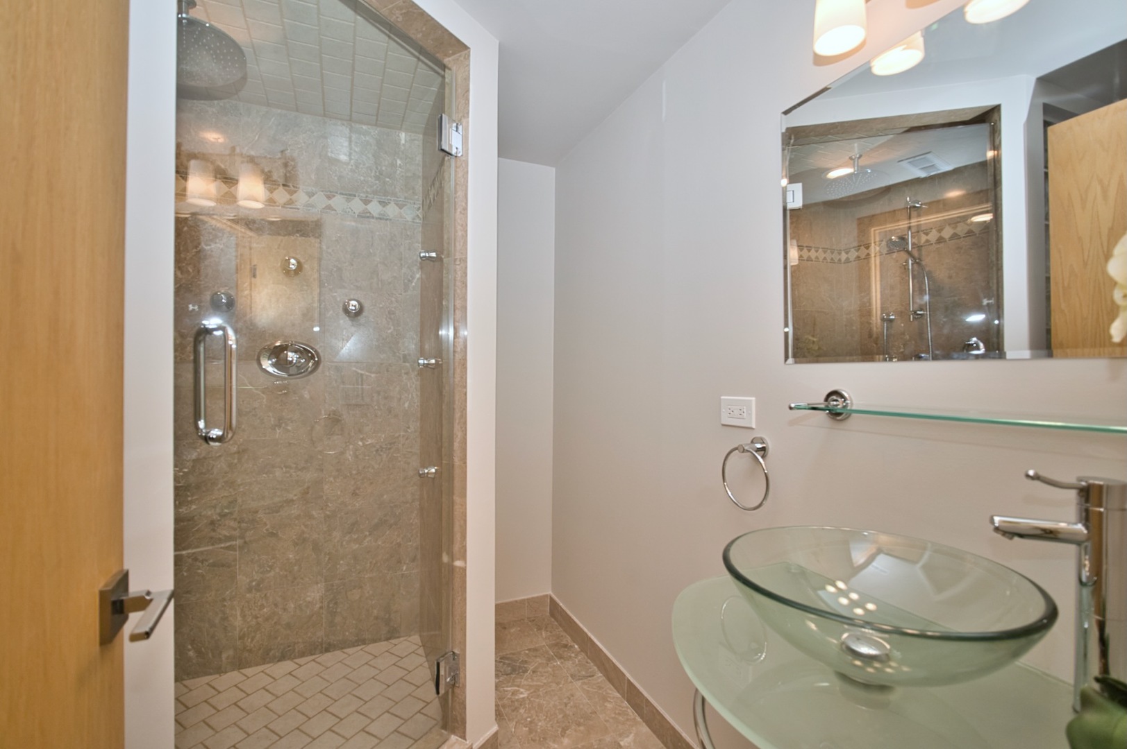 186 W Scranton Avenue, Lake Bluff, IL 60044