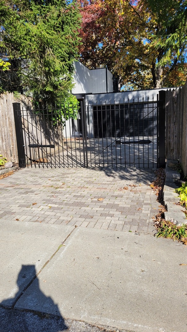 186 W Scranton Avenue, Lake Bluff, IL 60044