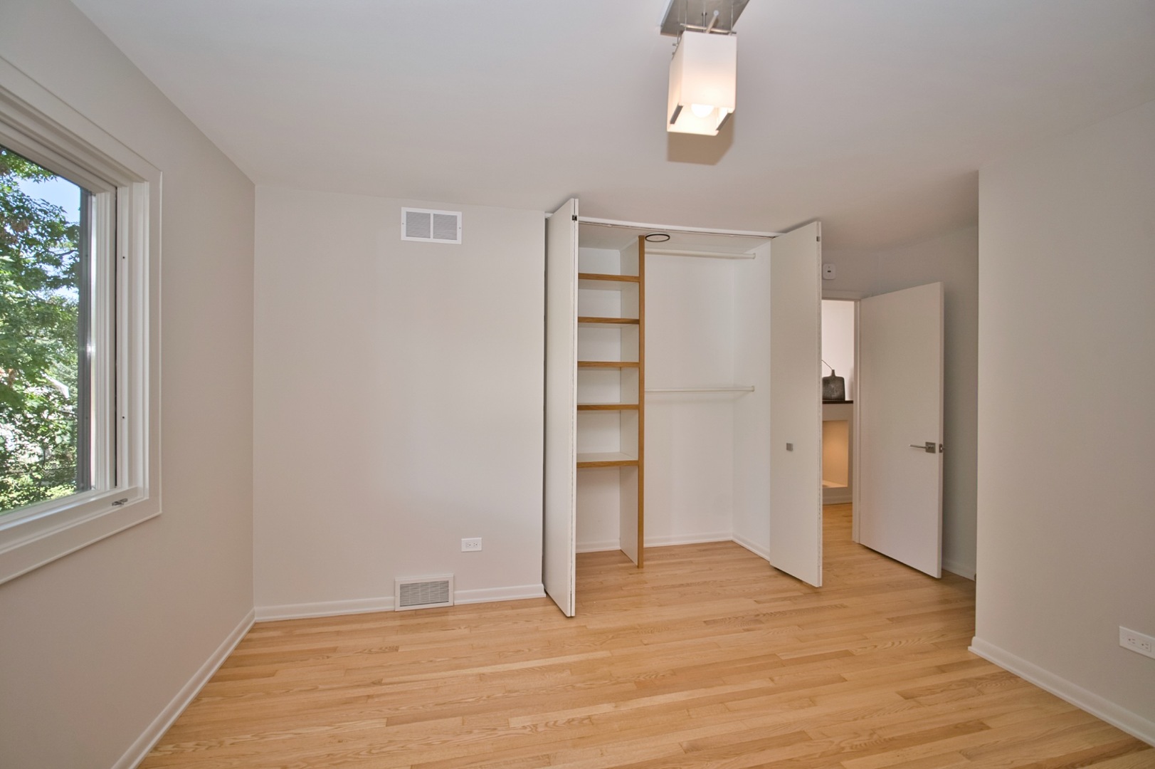 186 W Scranton Avenue, Lake Bluff, IL 60044