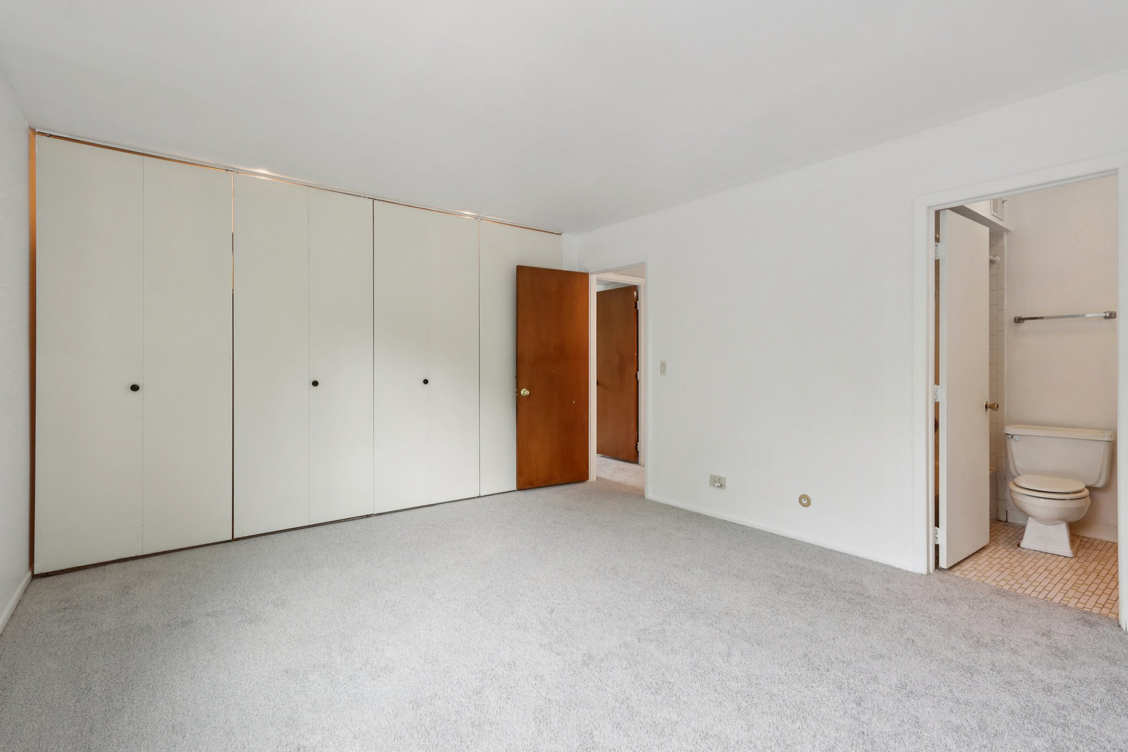 2650 Brookwood Way Drive #201B, Rolling Meadows, IL 60008