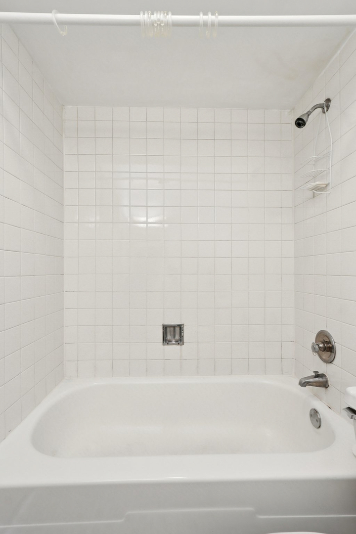 2650 Brookwood Way Drive #201B, Rolling Meadows, IL 60008