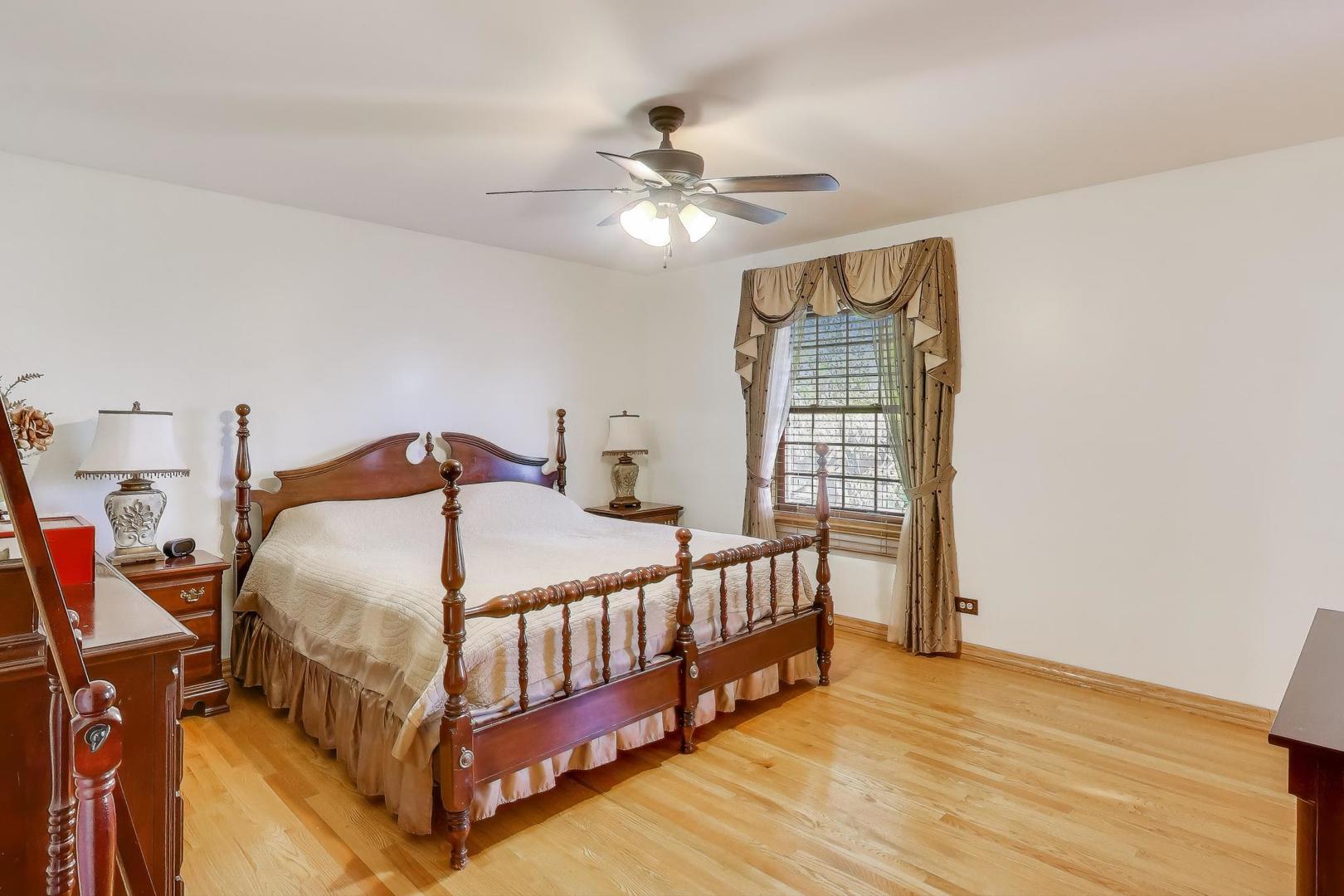 932 Kentucky Lane, Elk Grove Village, IL 60007