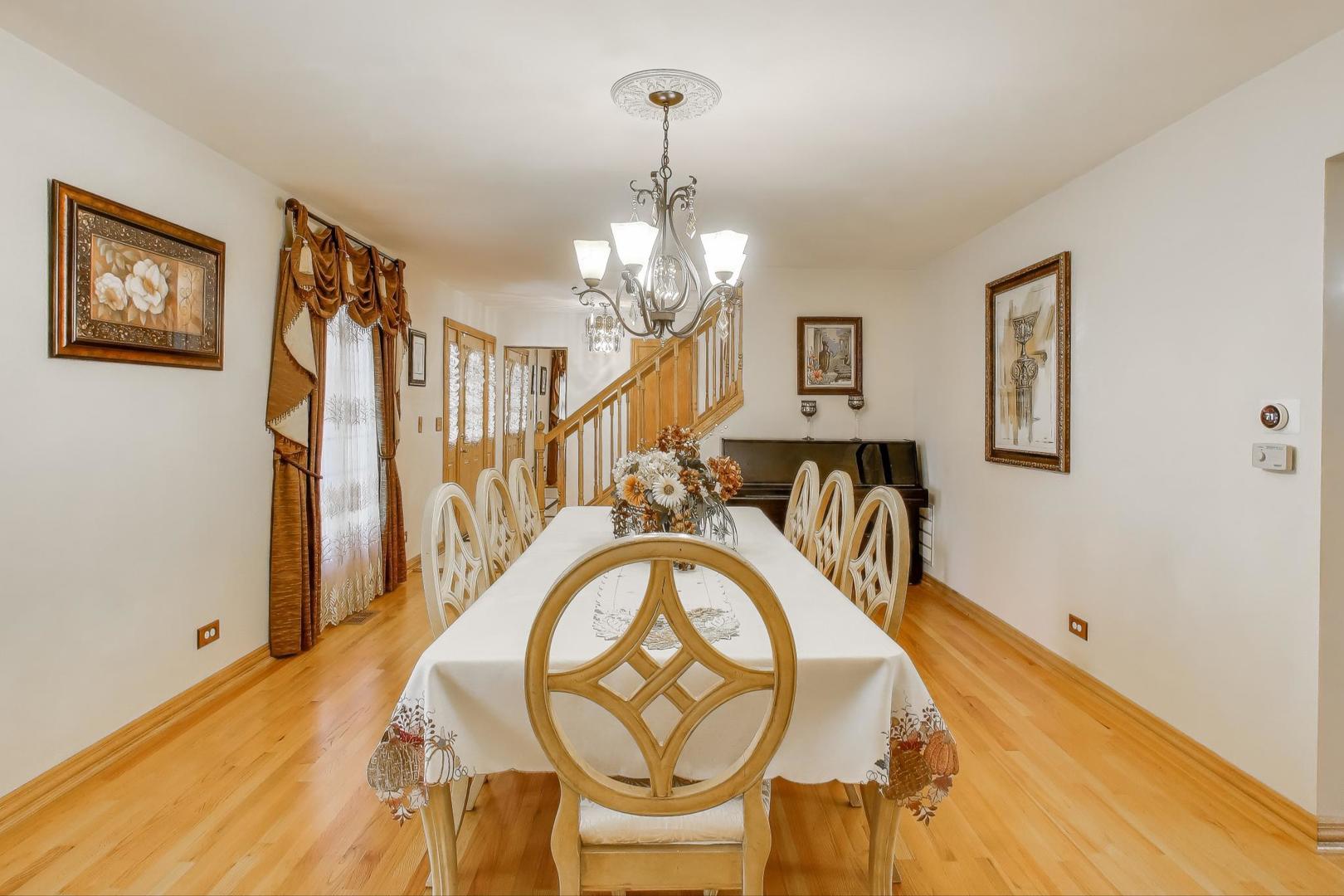 932 Kentucky Lane, Elk Grove Village, IL 60007