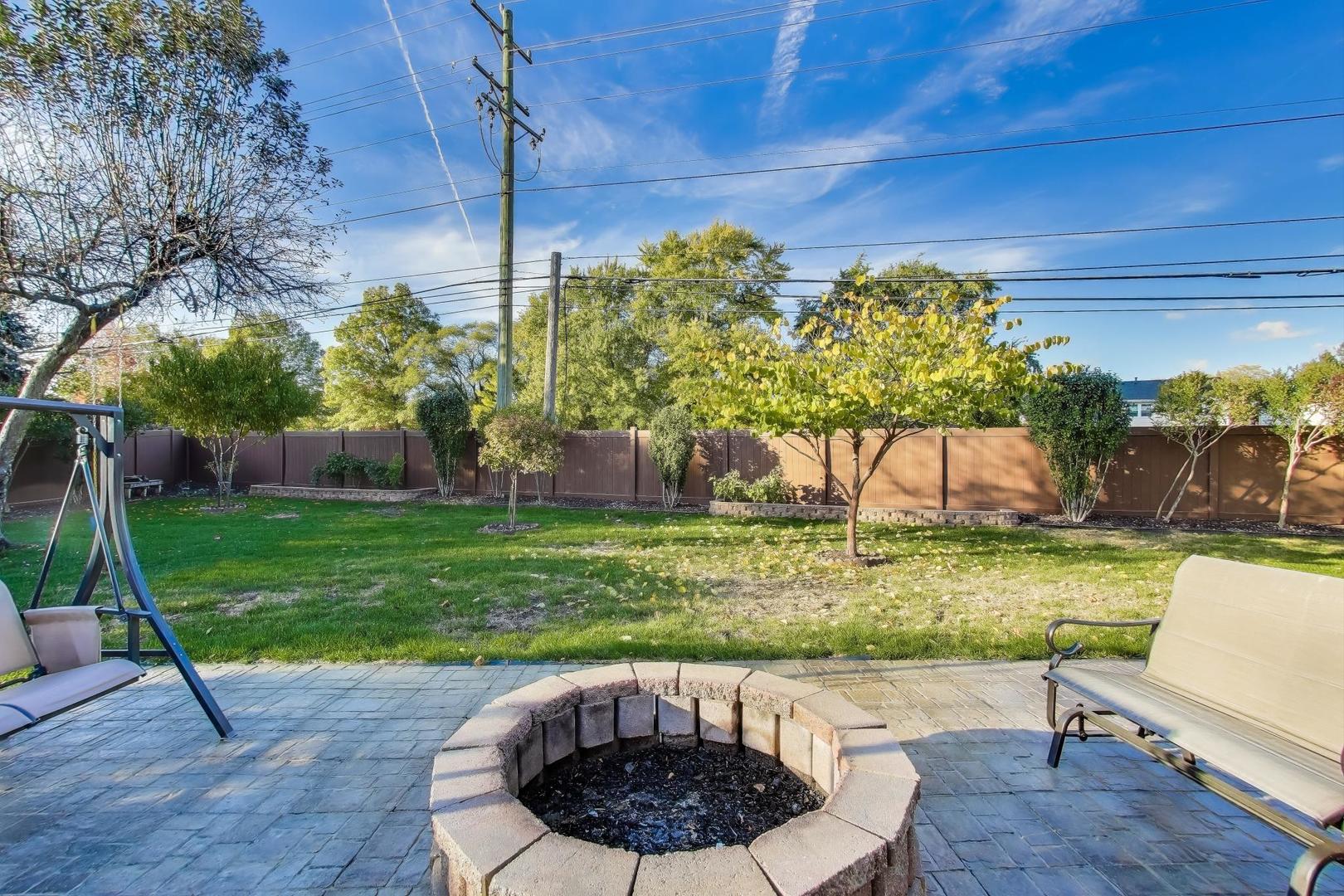 932 Kentucky Lane, Elk Grove Village, IL 60007